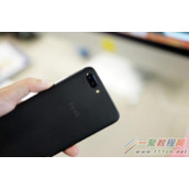 ivvi新机采用裸眼3D+双摄像头