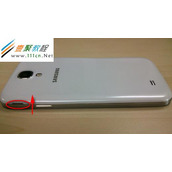 如何取出手机中的电池和SIM卡?