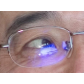 PS怎么去掉眼镜绿色反光?PS去掉眼镜的反光的方法