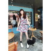 秋季非主流美女如何搭配包包