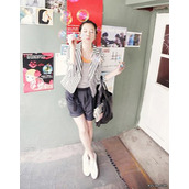 非主流美女包包搭配方法