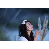 利用Photoshop给暮色中的美女加上清爽的甜美色教程