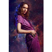 PS后期修图将模特背景更换成宇宙效果教程