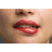 ps图章+双曲线嘴唇局部修瑕磨皮教程