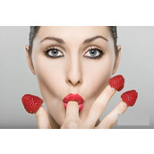 ps怎样给美女照片添加好看的蓝色美瞳效果?