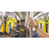 地铁判官是什么梗