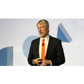 比特币暴跌可能摧毁迈克尔·塞勒的策略：华尔街分析师发出警告