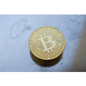 比特币逼近12万美元，加密市场狂热，上涨逻辑在哪？