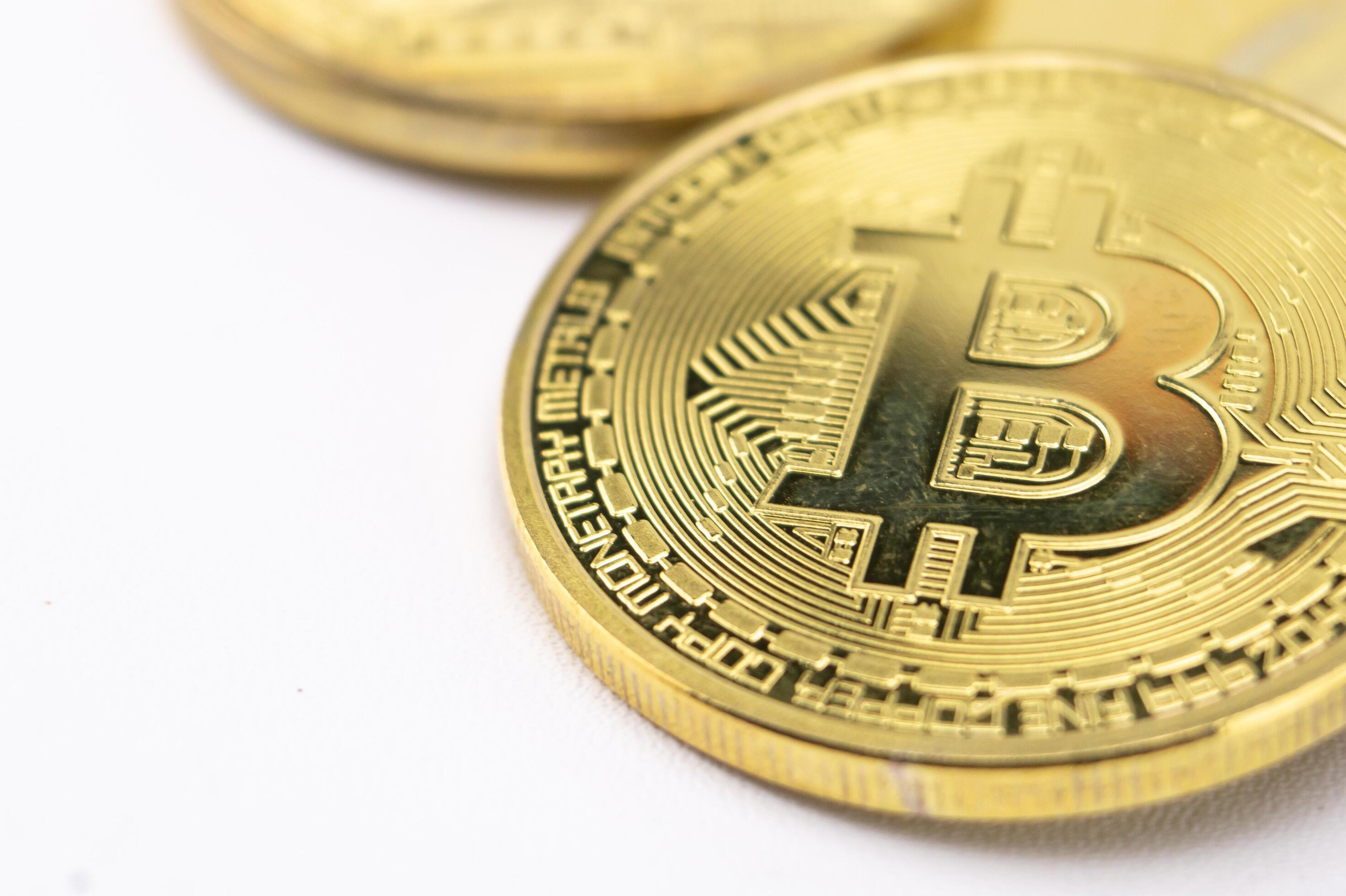 比特币瞄准9万美元，空头再遭重创，未平仓合约激增300亿美元