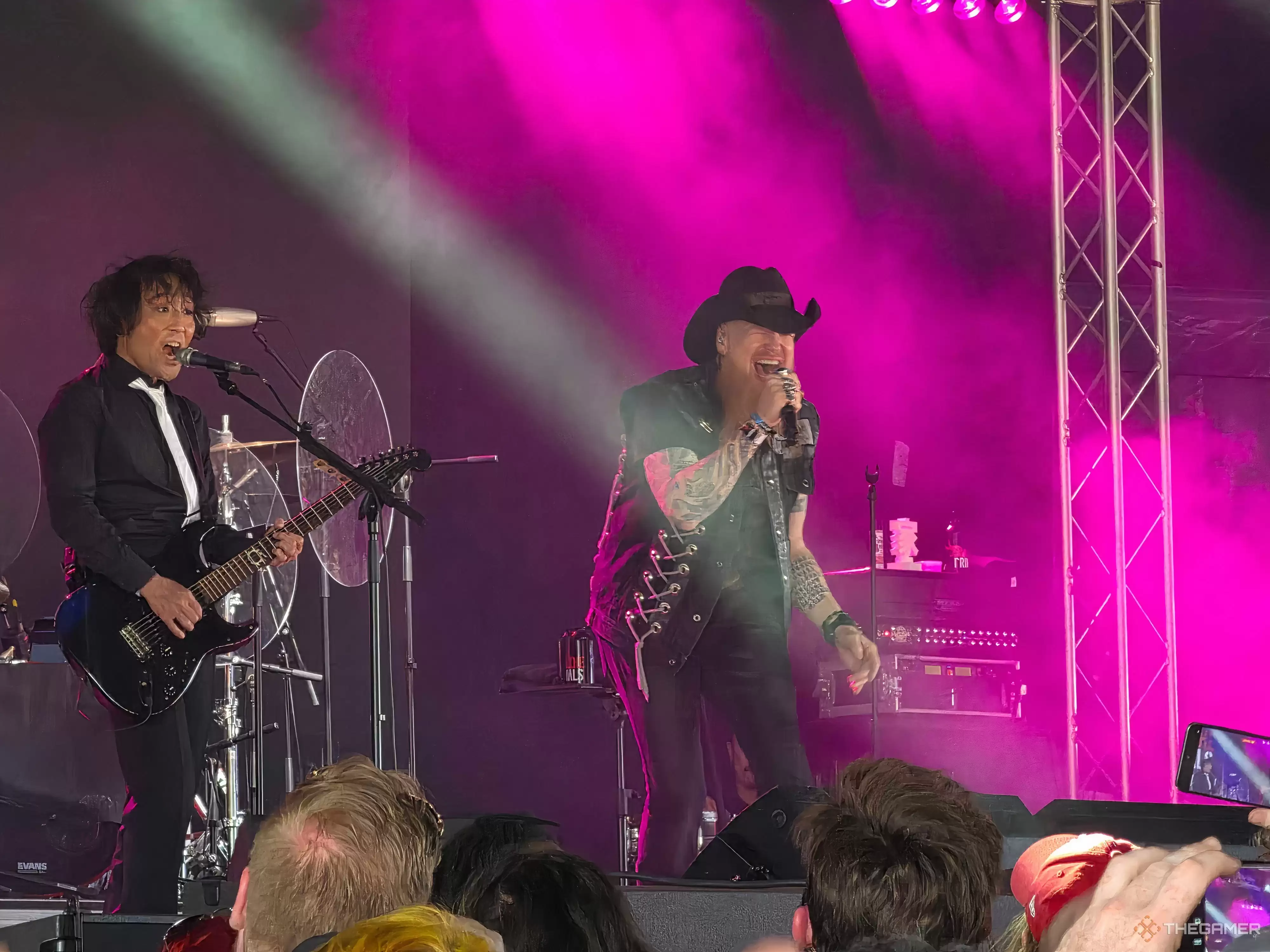 The Primals 在 Download Festival 演出中经历人潮冲浪，兴奋表示：这在日本绝对不可能发生