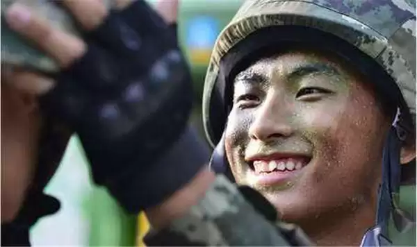 装甲前线 高温战争 烈日下的坦克兵如何生存