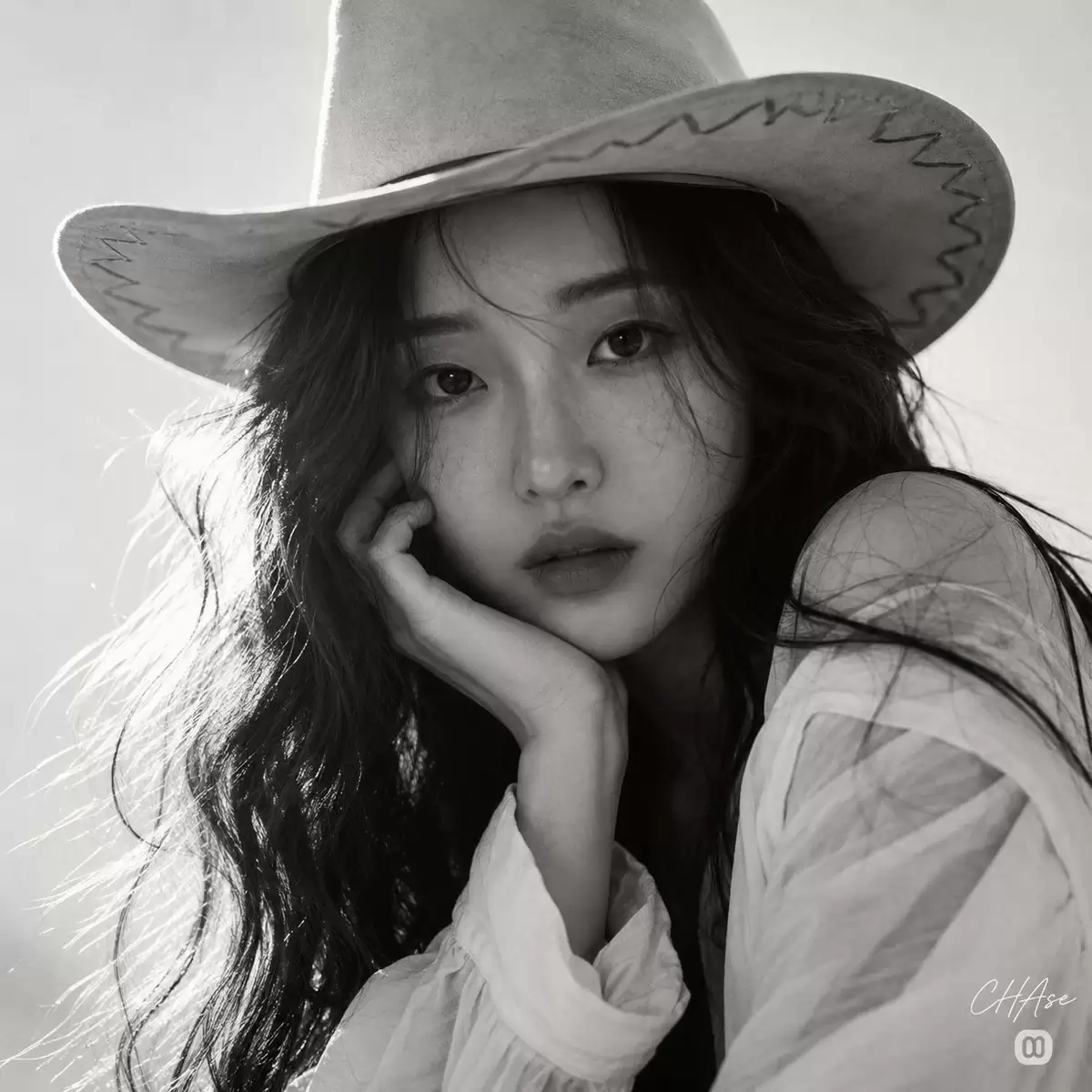 西部黑白牛仔女郎肖像