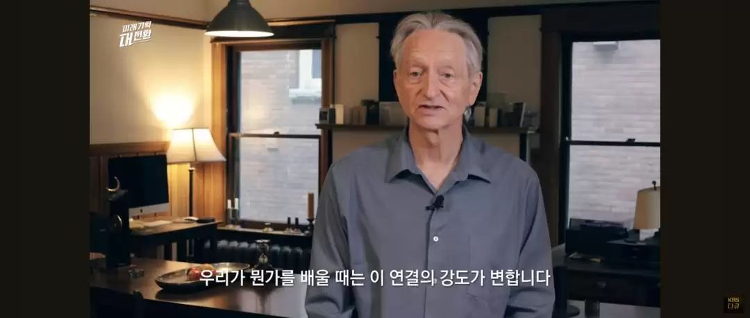 AI 教父预判未来十年：人类正在经历一场比工业革命更伟大的智力解放 | 附采访实录