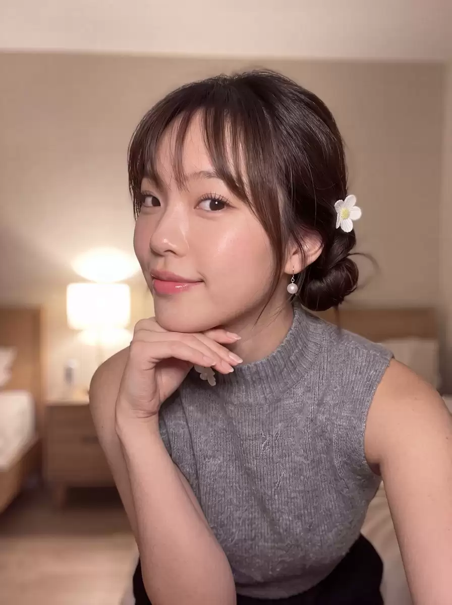 东亚女性自拍像