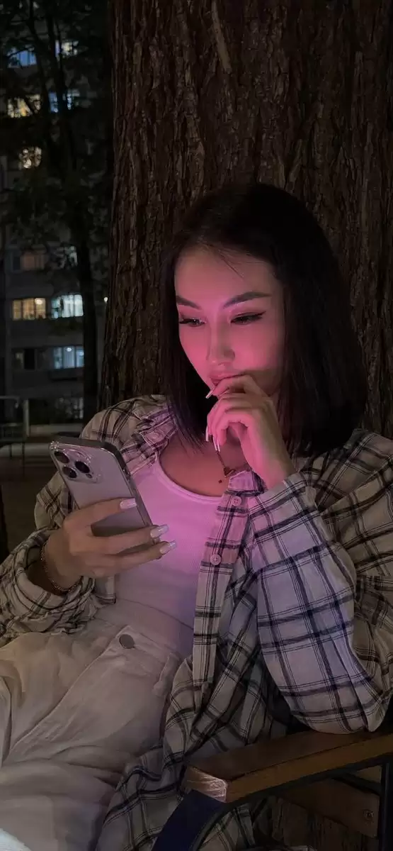 写实 iPhone 夜间人像