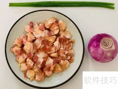 洋葱炒掌中宝：香脆可口做法