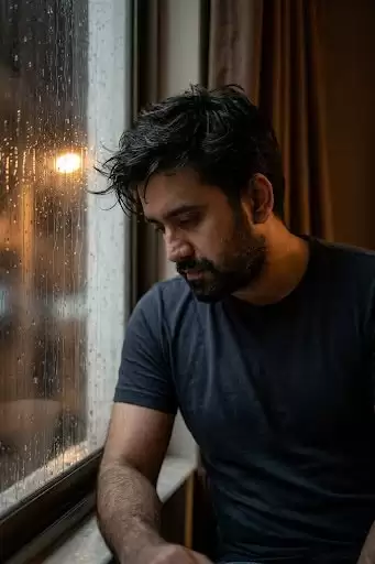 雨窗忧郁电影感人像