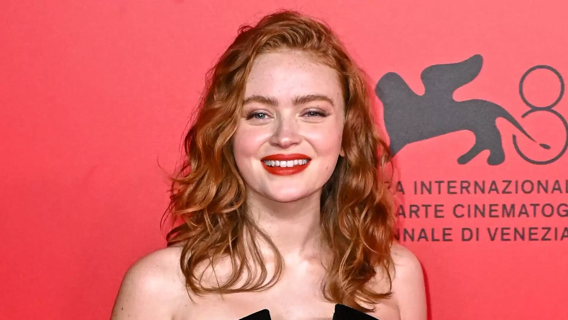 《Spider-Man: Brand New Day》主演 Sadie Sink 被问及琴·葛蕾传闻：尝试在不剧透的情况下做出回应