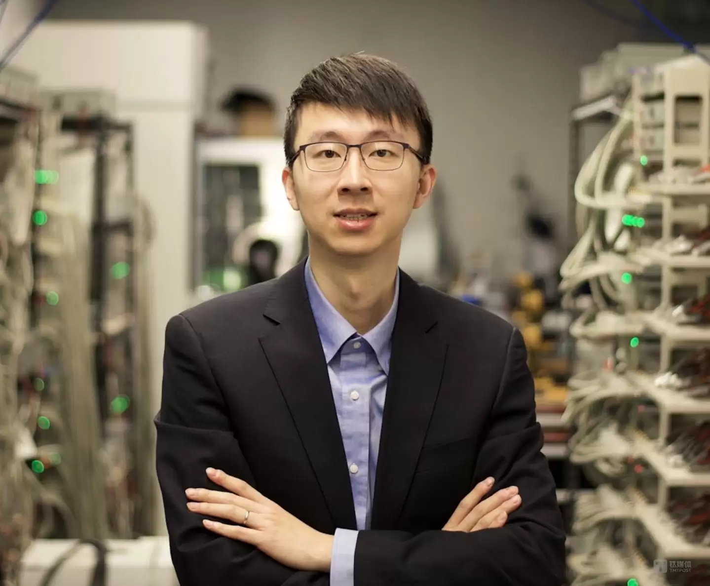 对话小米俞之奡：从泰坦合金到电池：AI正批量制造材料“六边形战士”