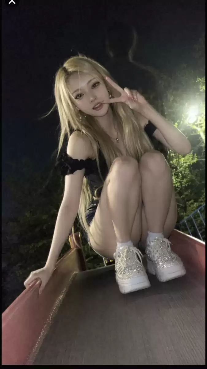 诡异夜晚滑梯幽灵相片