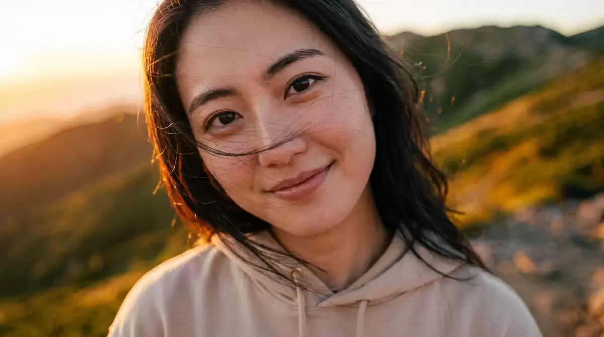 山间日出抓拍人像