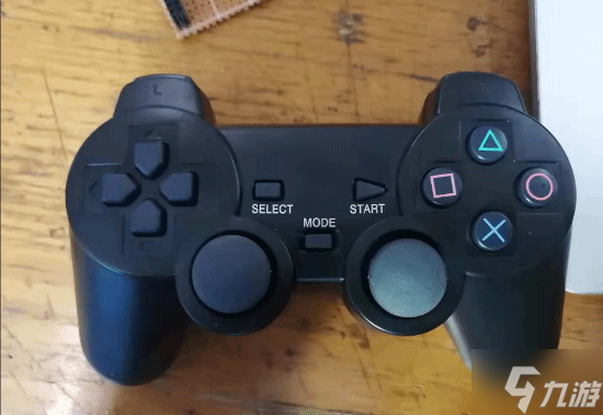 经典复刻！大神玩家改装PS5手柄 网友：多少钱我要了