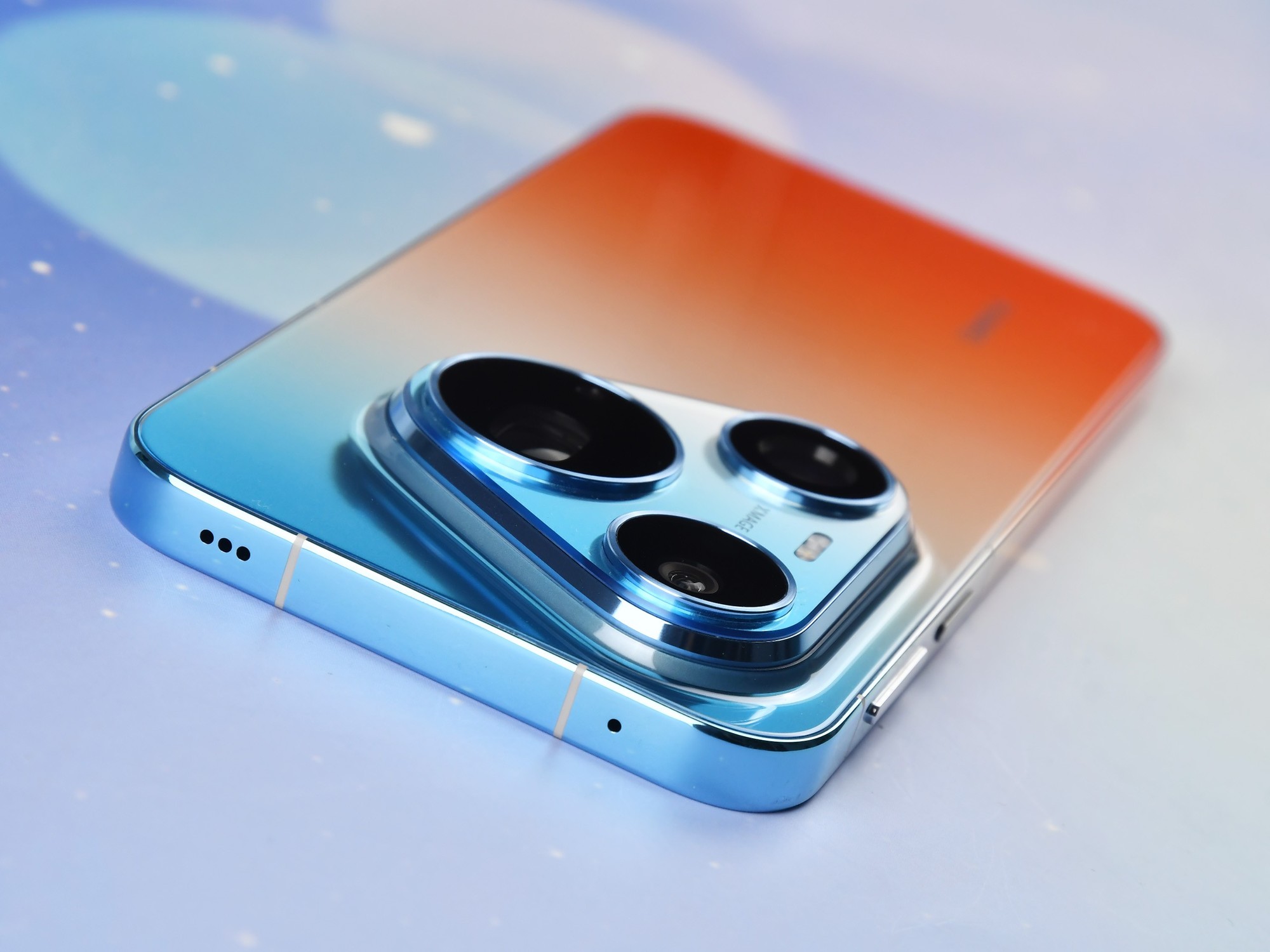 华为Pura 90系列上手评测 渐变美学一眼种草