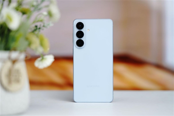 第五代骁龙8至尊版加持！三星Galaxy S26+手机体验评测：轻薄与性能兼得