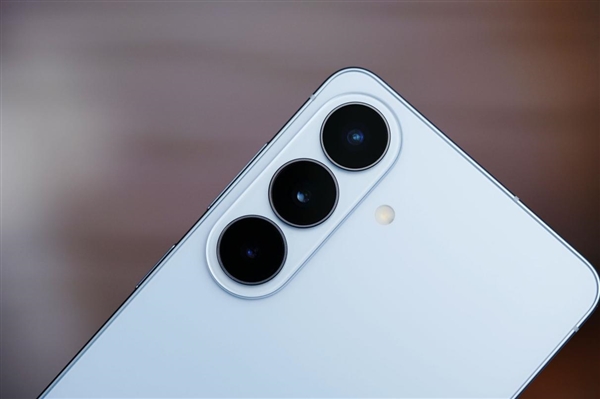 第五代骁龙8至尊版加持！三星Galaxy S26+手机体验评测：轻薄与性能兼得