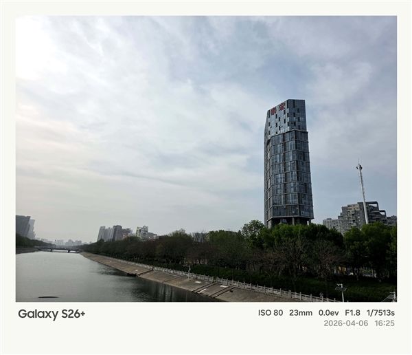 第五代骁龙8至尊版加持！三星Galaxy S26+手机体验评测：轻薄与性能兼得