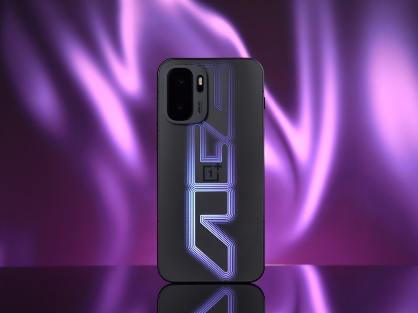 一加 Ace 6 至尊版全面评测：送给FPS玩家的一份梦想礼物