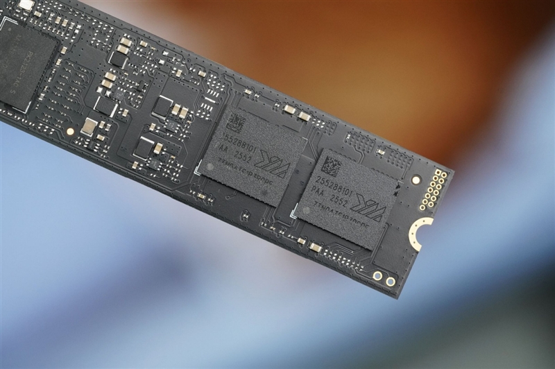 无缓PCIe5.0 SSD性能天花板！长江存储致态TiPlus9100 2TB评测：顺序读取超12G/s，4K 媲美旗舰