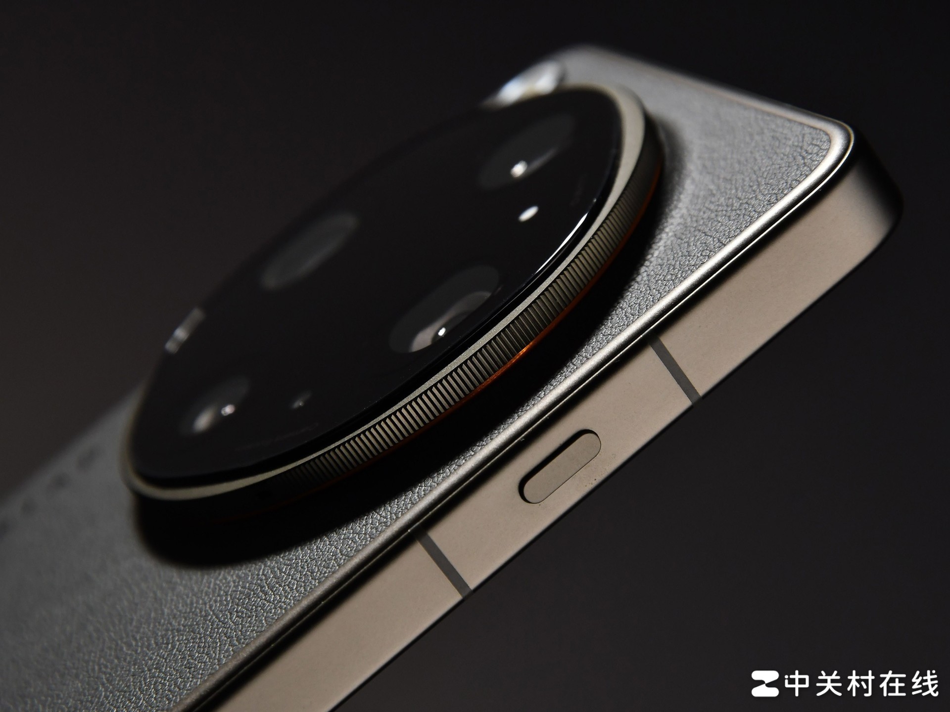 OPPO Find X9 Ultra上手体验：口袋里的哈苏，到底有多能打？