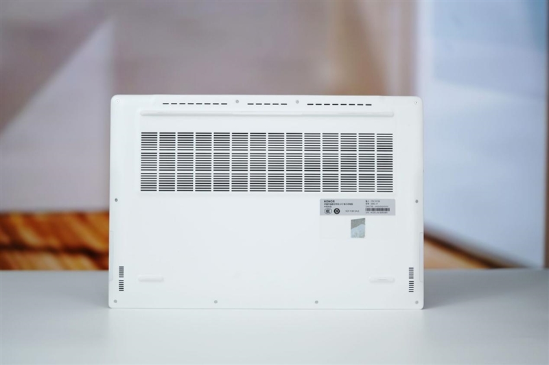 核显本竟敢卖到万元级别！荣耀MagicBook Pro16 2026全面评测：88W满血 + 92Wh续航，这可能是史上最强的核显本
