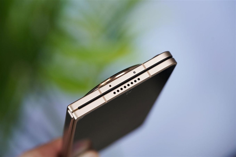 折叠屏再无折痕顾虑!OPPO Find N6手机评测:超平展内屏开创历史 哈苏XPAN模式体验胶卷荣光