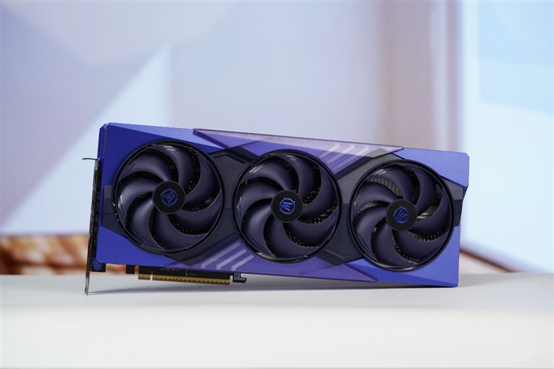 选择虚空还是圣光?微星RTX 5070魔兽世界至暗之夜联名显卡评测:设计精致性能强劲 陪你继续征战艾泽拉斯