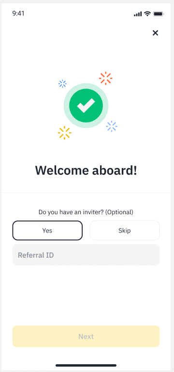 币安 iPhone 注册成功后的 Welcome aboard 和可选推荐码页面