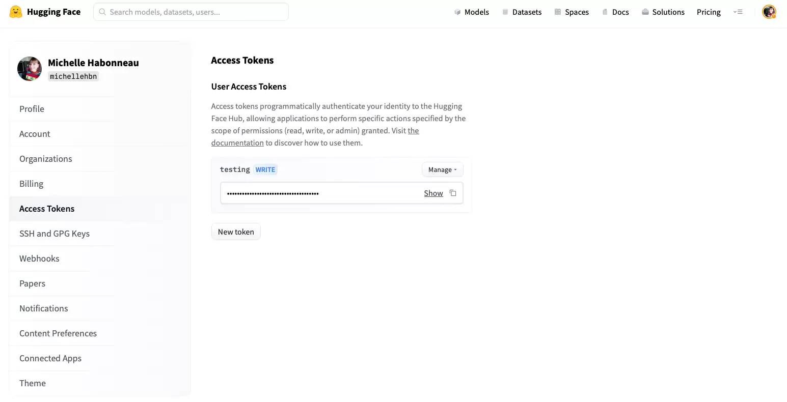 Hugging Face 个人设置的 Access Tokens 页面,显示 New token、Manage、Show 和复制入口
