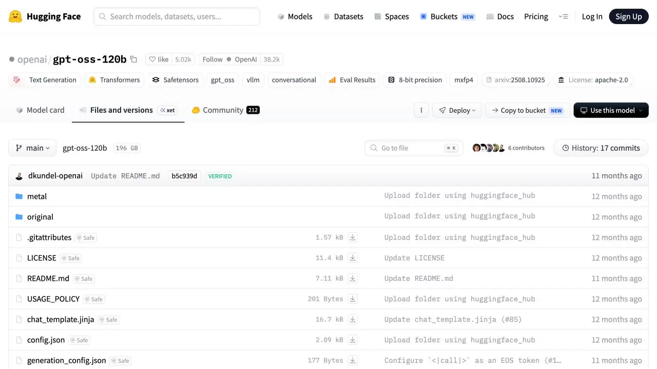Hugging Face 模型仓库的 Files and versions 页面，文件列表中清楚显示 README.md、LICENSE 和配置文件
