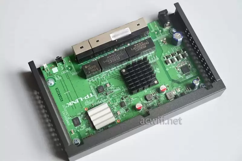 R5005PE跟R5005P有什么差别? TL-R5005PE-AC路由器拆机测评