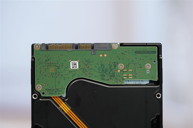 4盘RAID 0读写超1100MB/s!希捷酷狼Pro 32TB硬盘评测:百万文件快速完成备份