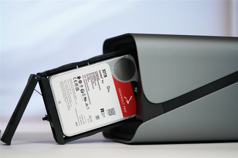 4盘RAID 0读写超1100MB/s!希捷酷狼Pro 32TB硬盘评测:百万文件快速完成备份