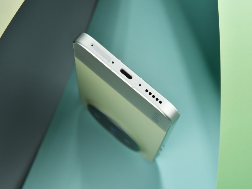 vivo X300s全面评测:把「长枪短炮」装进超能「小V单」